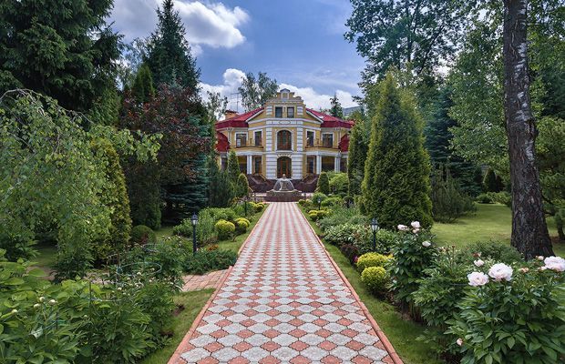 Дом в классическом стиле на шикарном участке - фото 2