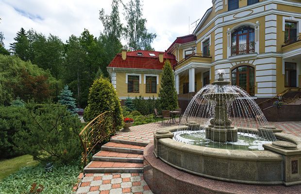 Дом в классическом стиле на шикарном участке - фото 3