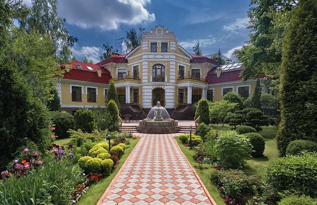 Дом в классическом стиле на шикарном участке