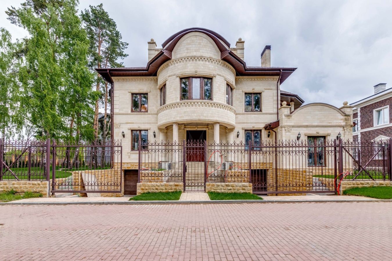 Дом из белого камня в КП "Европа" - фото 3