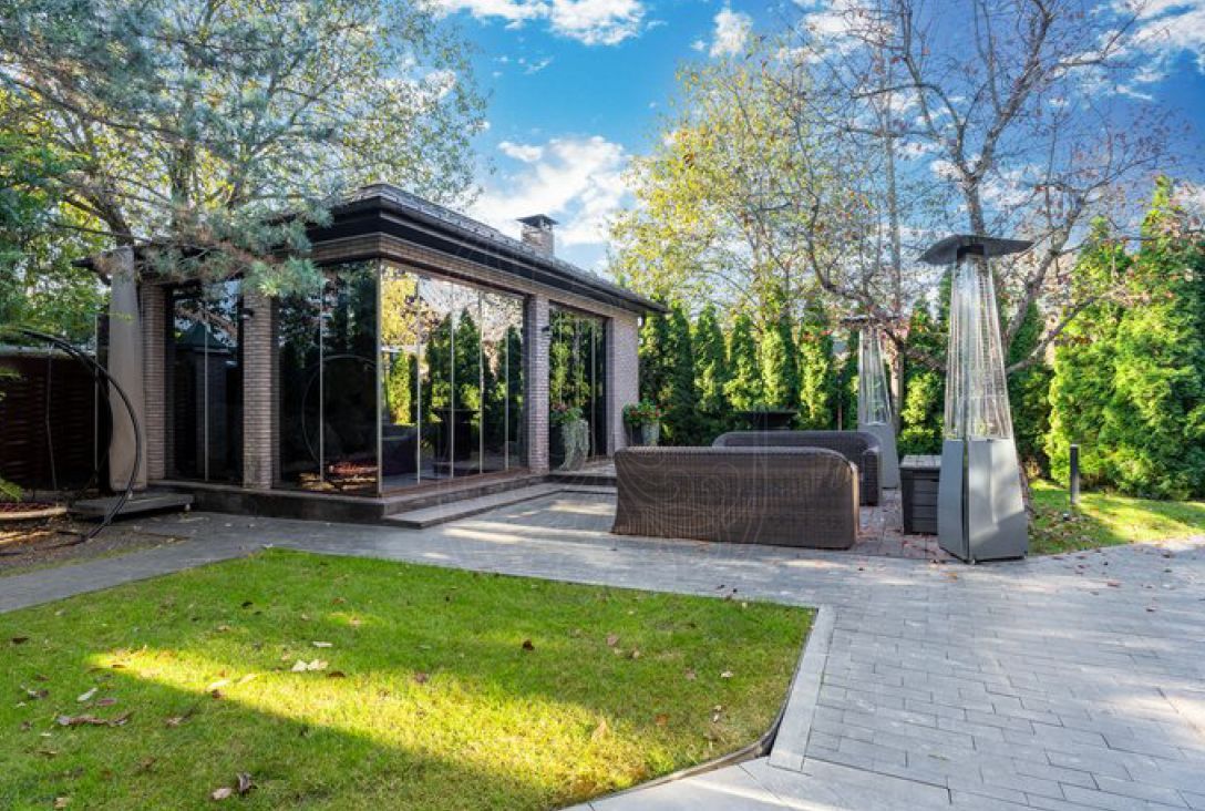 Коттедж с отделкой в стиле Ar Deco с бассейном в Большом Сареево - фото 2