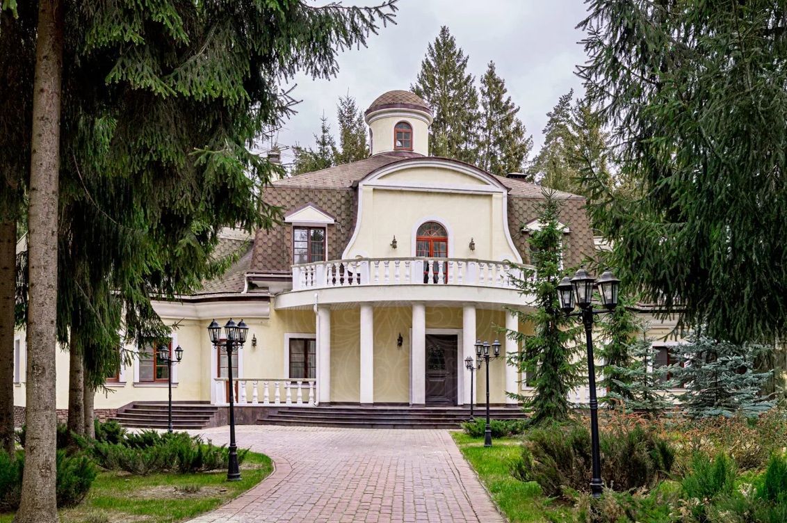 Классика на лесном участке в поселке Шервуд