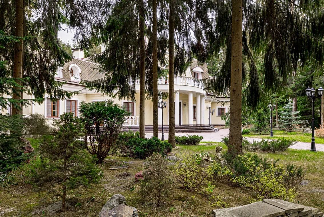 Классика на лесном участке в поселке Шервуд - фото 2