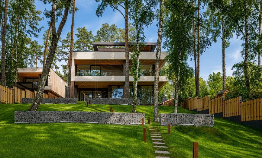 Современный дом у воды на шикарном участке - фото 3