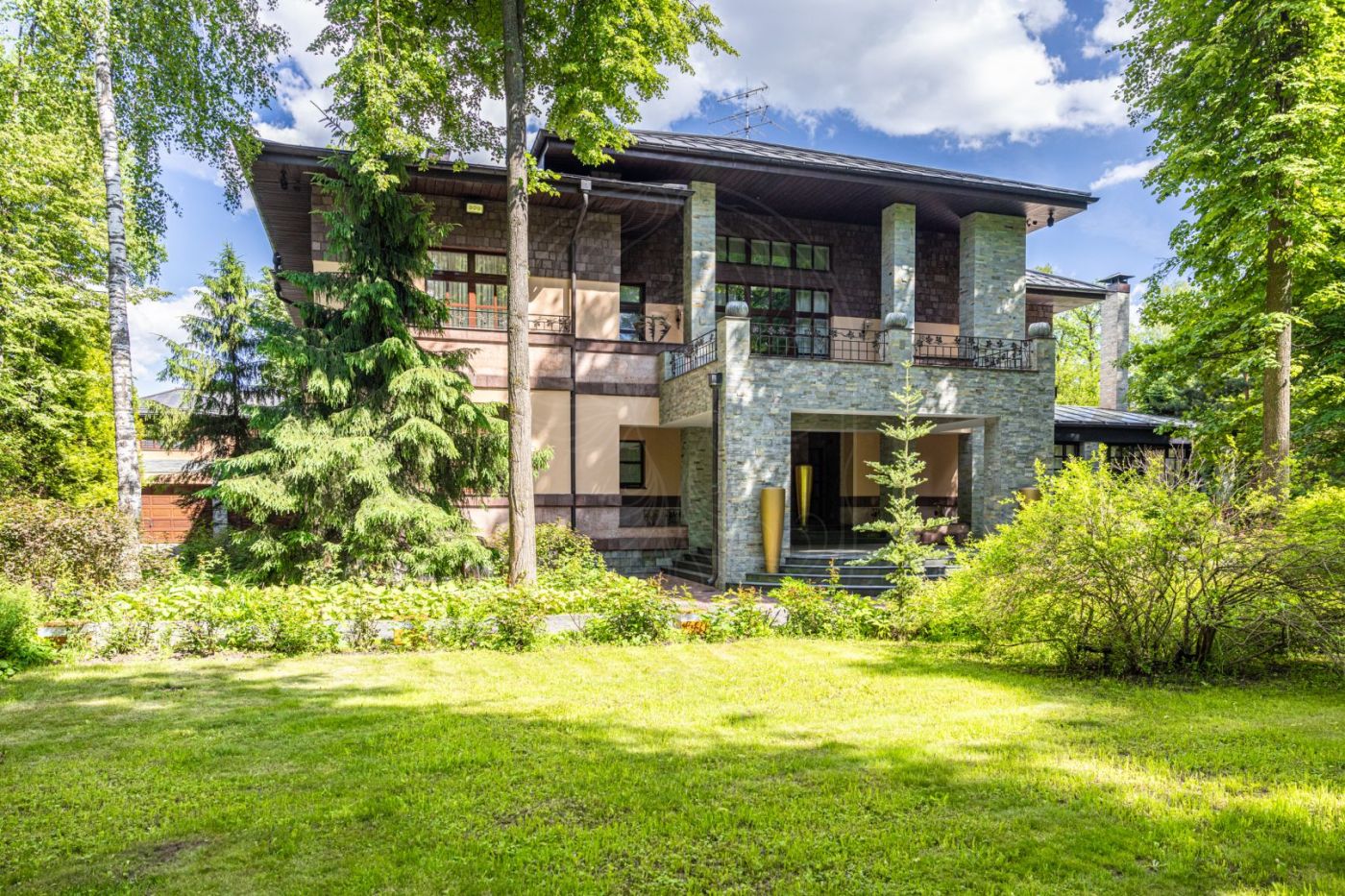 Продажа Дом 847 м² на участке 56 сот. в
