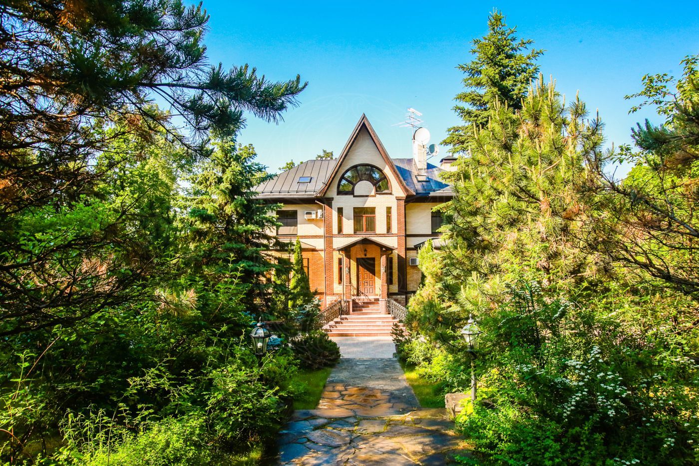 Продажа Дом 1430 м² на участке 190 сот. в Благодать