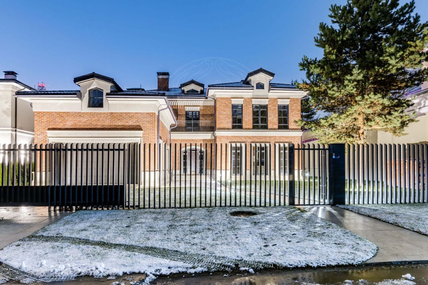 Продажа Дом 565 м² на участке 10.5 сот. в