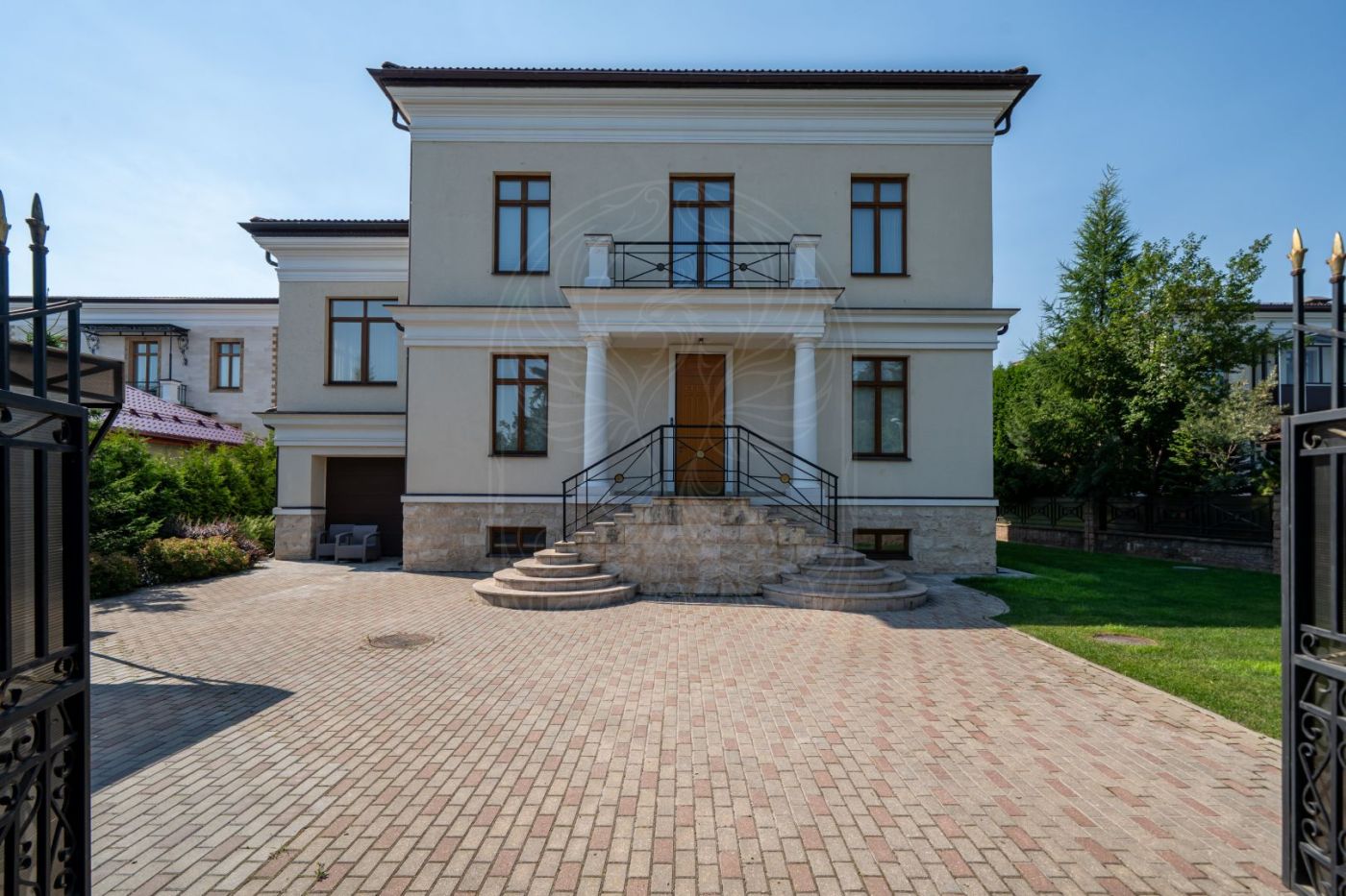 Продажа Дом 371 м² на участке 15 сот. в Резиденция Монолит