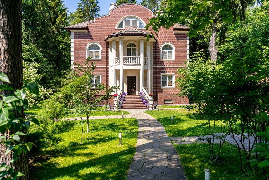 Продажа Дом 750 м² на участке 19 сот. в Жуковка Академическая