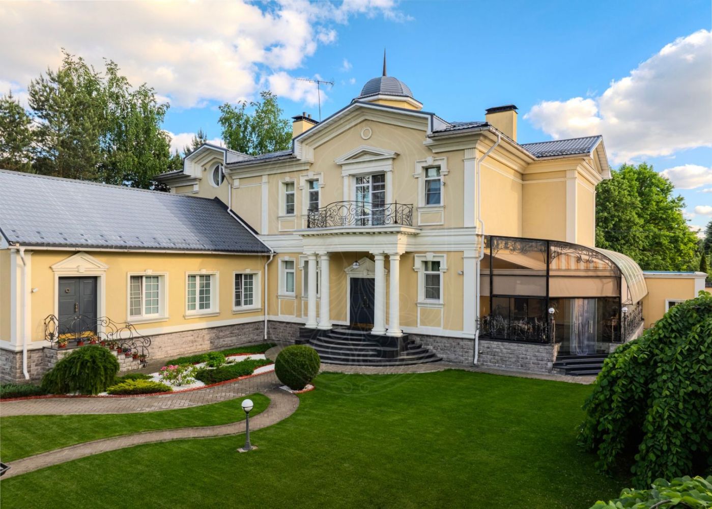 Городская  усадьба в Переделках
