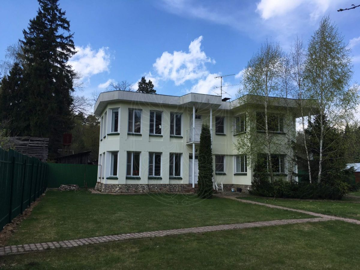 Гостевой домик в загородном усадьбе в лесу Пионерского лесничества